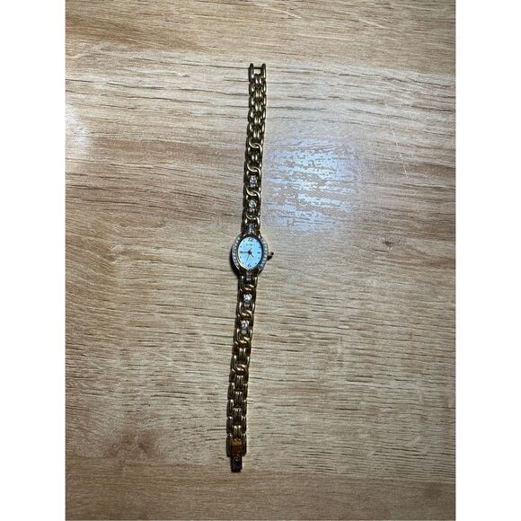 Elgin Vintage Small Gold Watch with Crystal Face - Picture 10 of 10